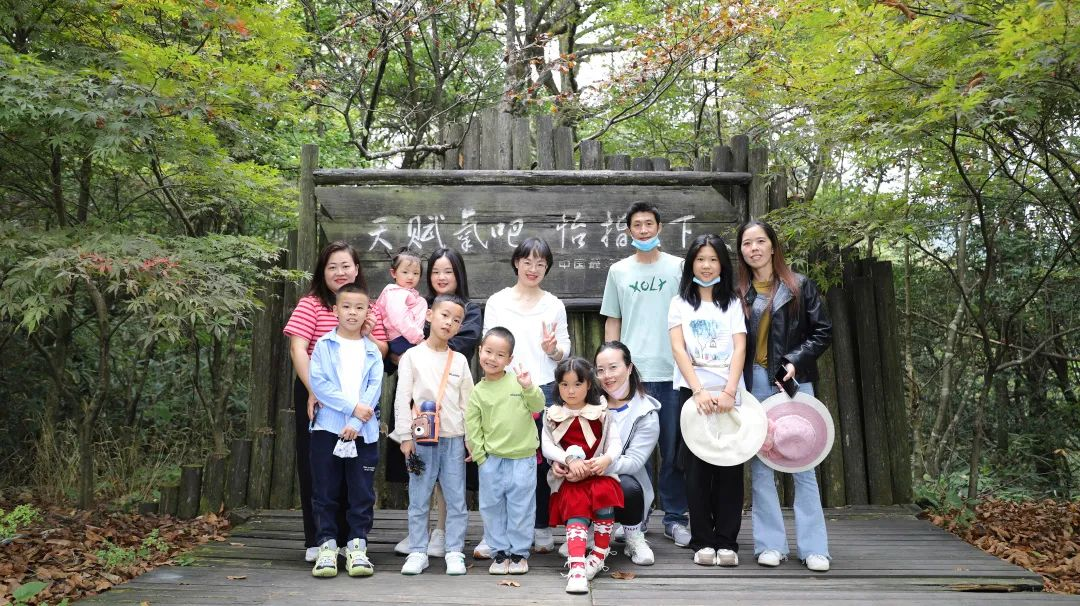 【国庆假期第三天·旅游秩序平稳】四海宾客共聚坪坝营欢度假期